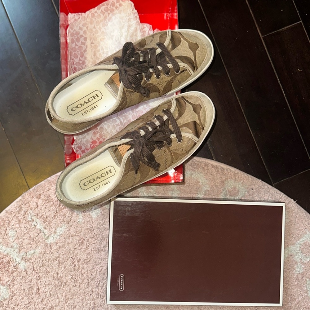 My husbands coach sneakers from back in the day! Few years old. VERY good cond.